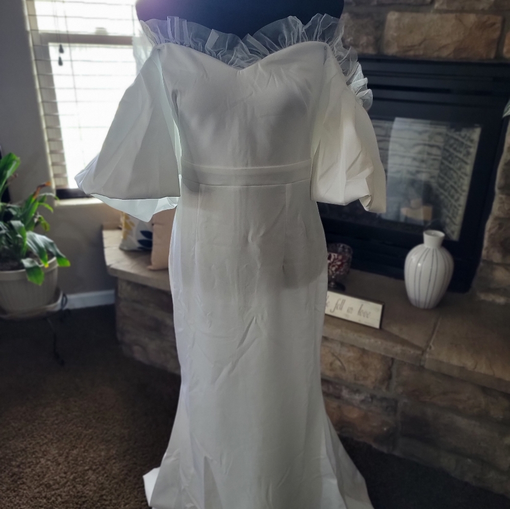 Brand new Wedding dress size Large